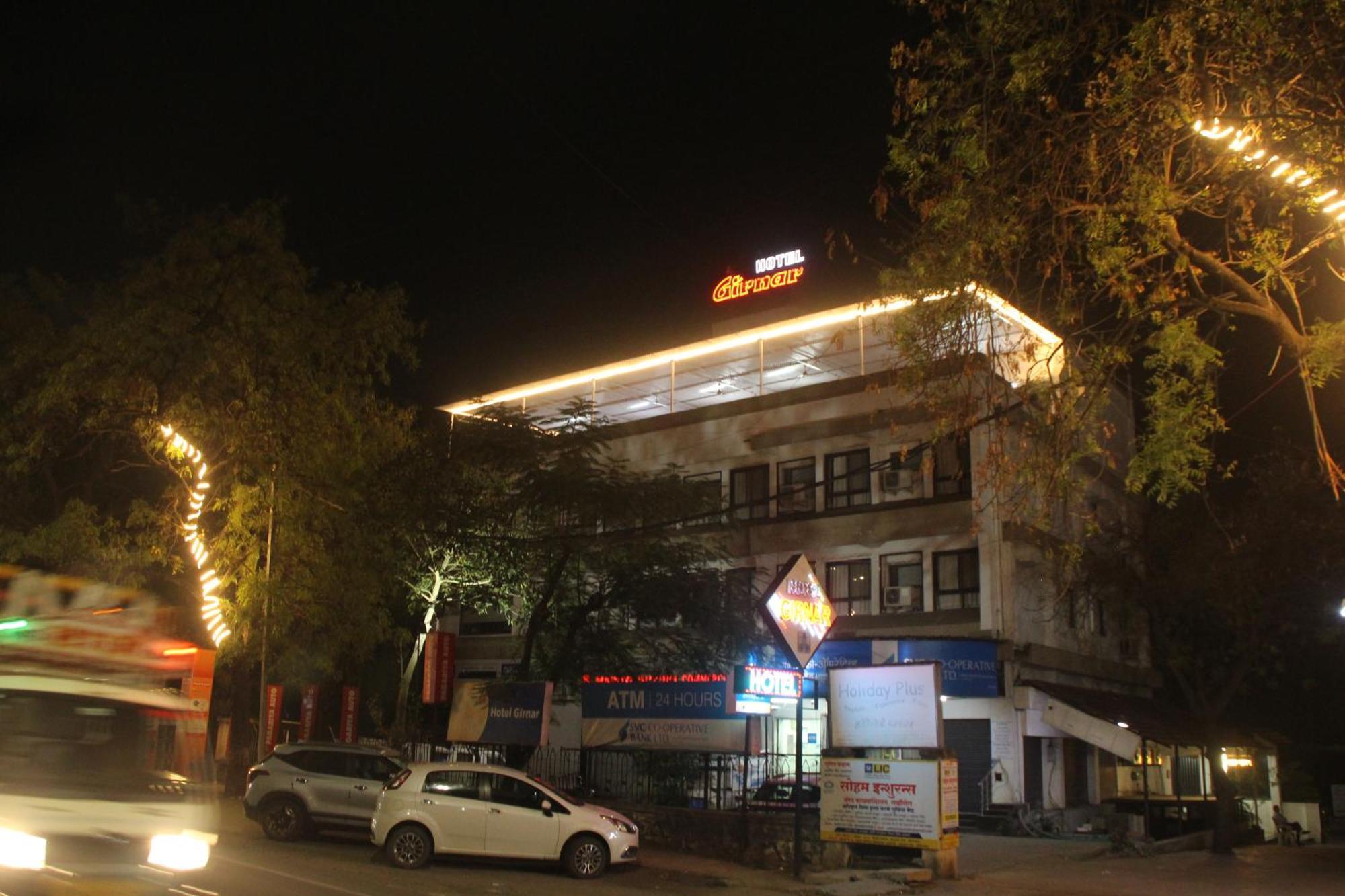Hotel Girnar Aurangabad  Buitenkant foto