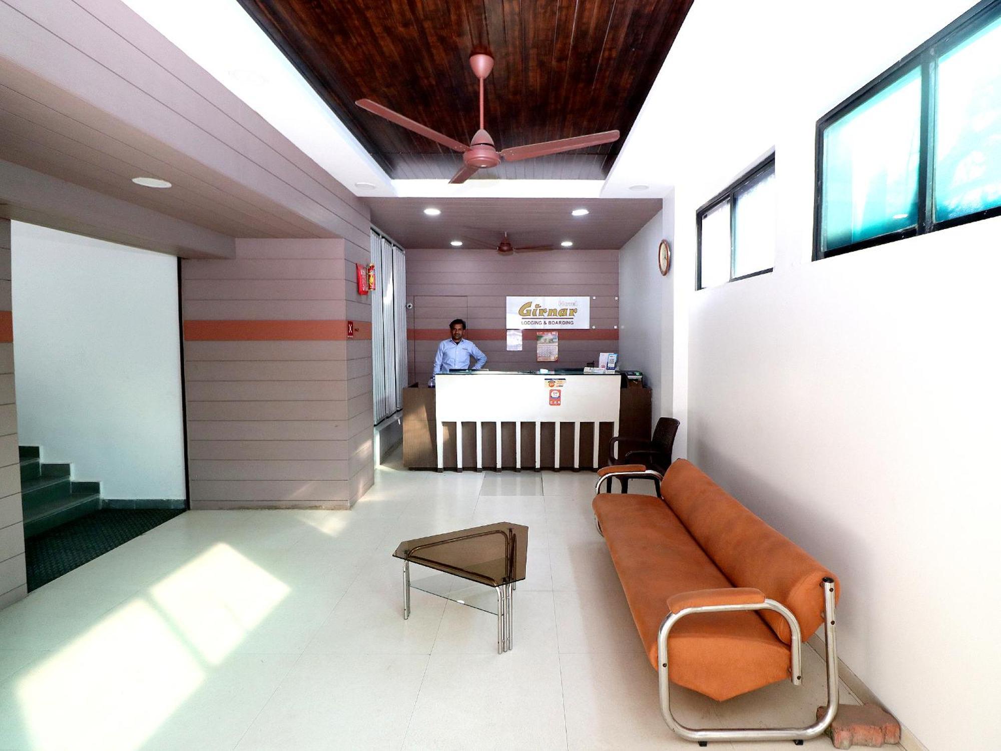 Hotel Girnar Aurangabad  Buitenkant foto