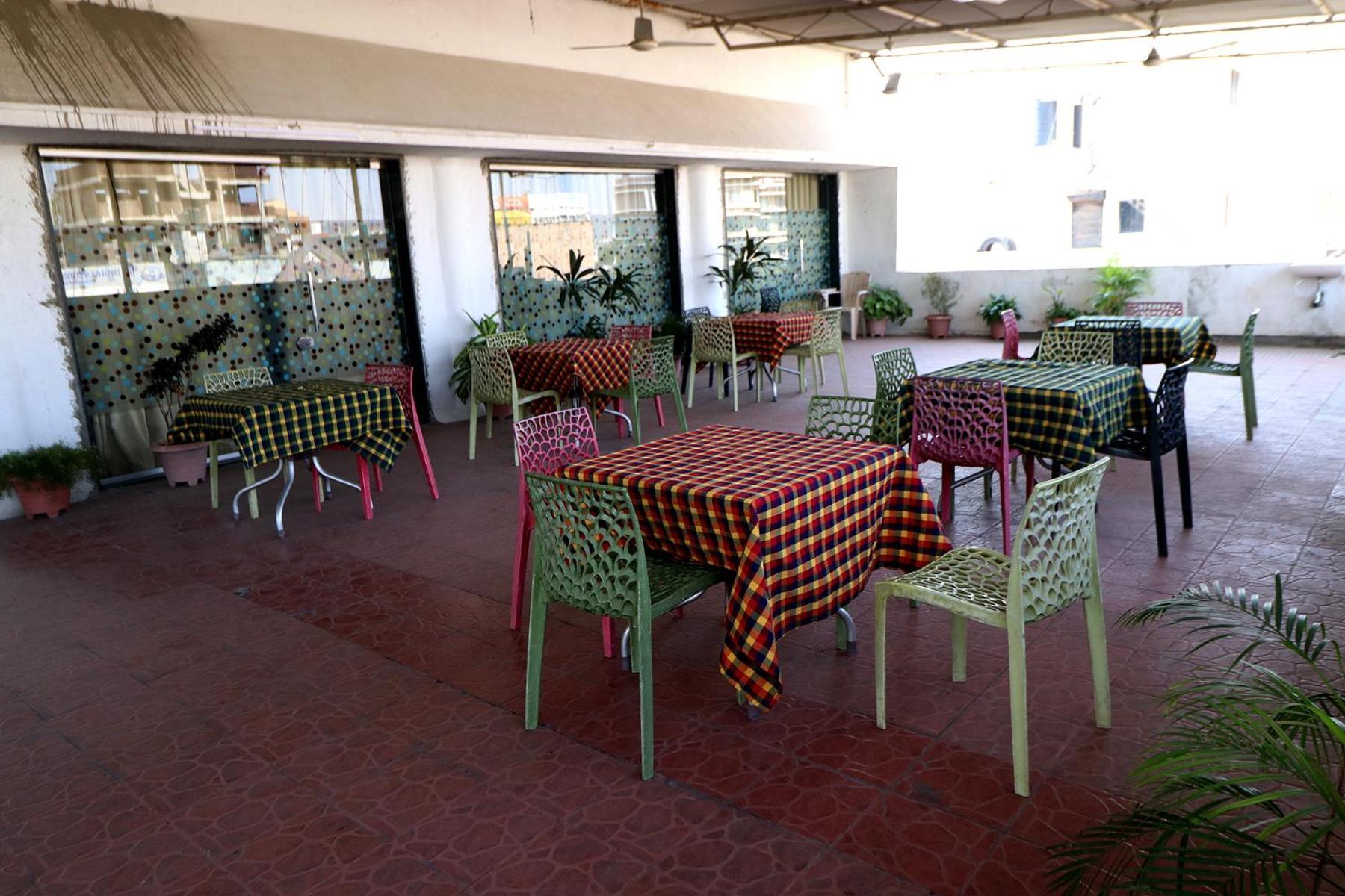 Hotel Girnar Aurangabad  Buitenkant foto