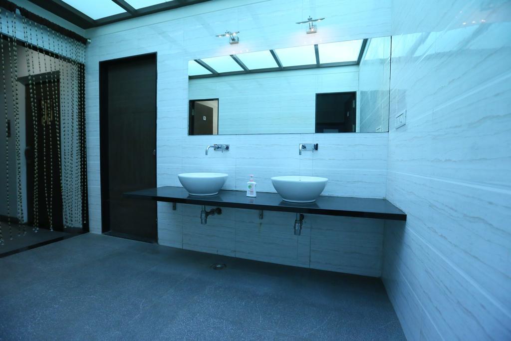 Hotel Girnar Aurangabad  Buitenkant foto